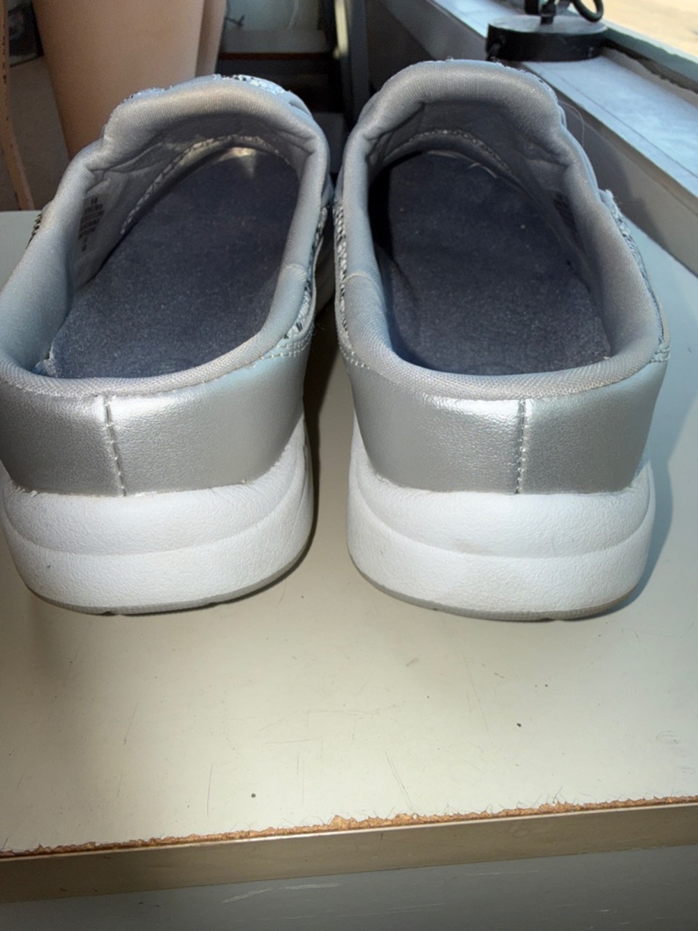 Easy Spirit Metallic Silver Slip-On - Picture 5 of 8